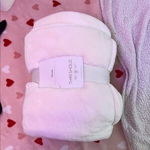 New with tags Threshold Blush Plush Throw Blanket white soft never used